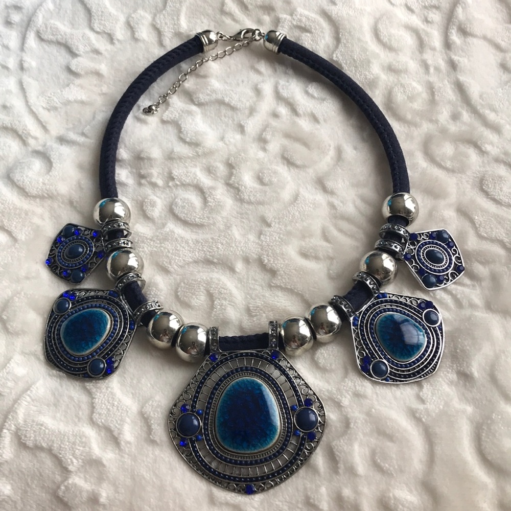 🌺 3 for $15 🌺 Blue and Silver Necklace